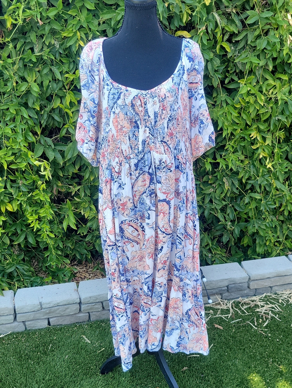 FRYE AND CO. Paisley Maxi Dress in White, Blue & Peach 2X